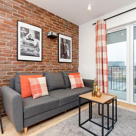 Movie Jacuzzi Apartment At The Main Station By Noclegi Renters Krakow Bagian luar foto