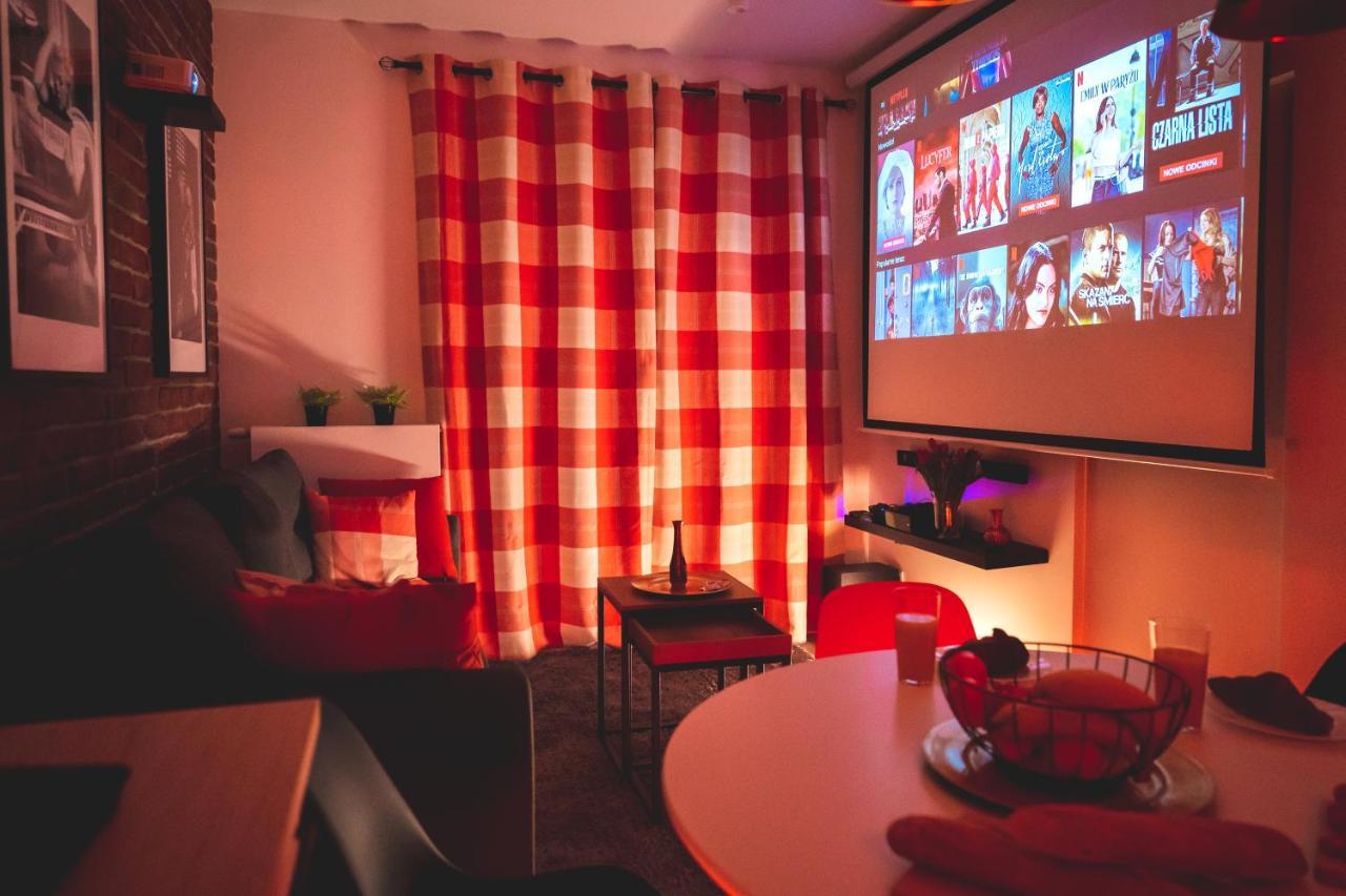 Movie Jacuzzi Apartment At The Main Station By Noclegi Renters Krakow Bagian luar foto