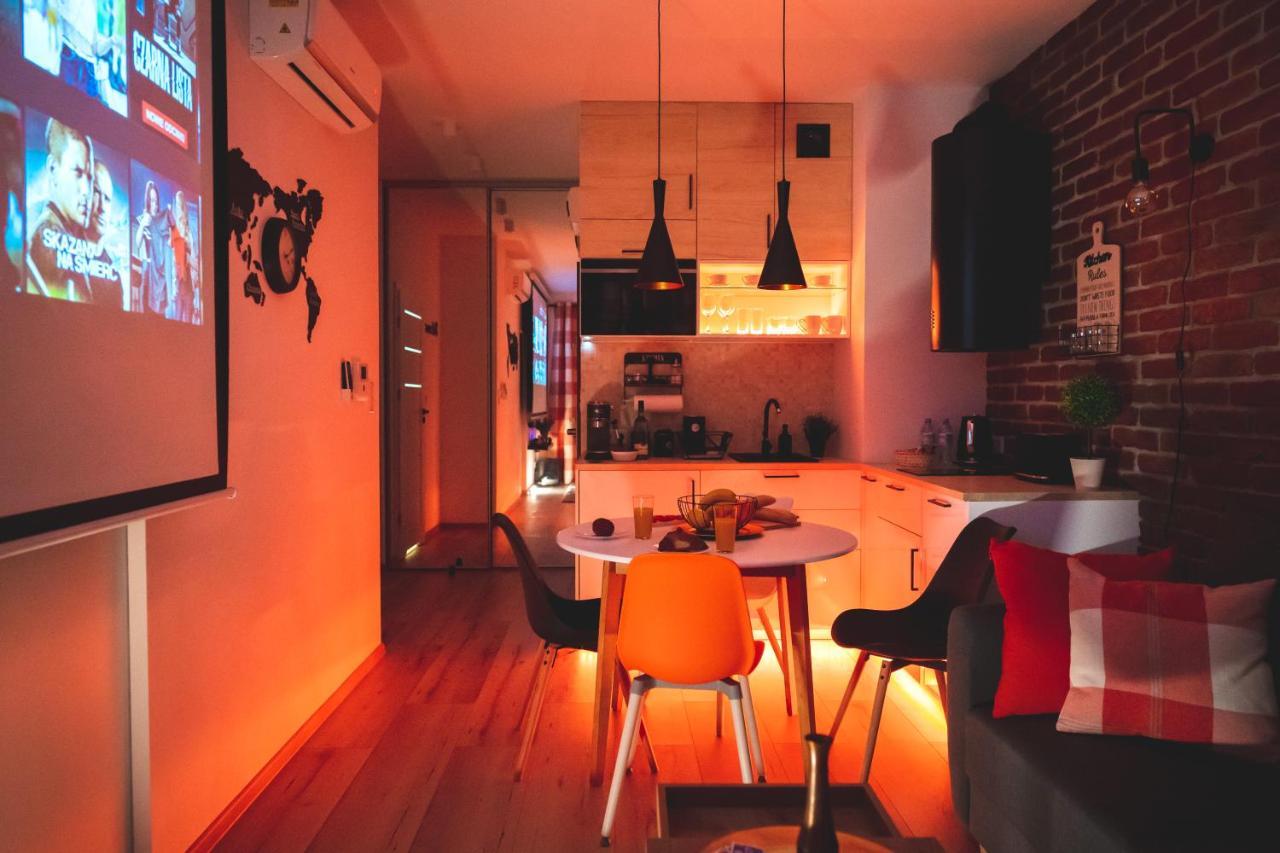 Movie Jacuzzi Apartment At The Main Station By Noclegi Renters Krakow Bagian luar foto