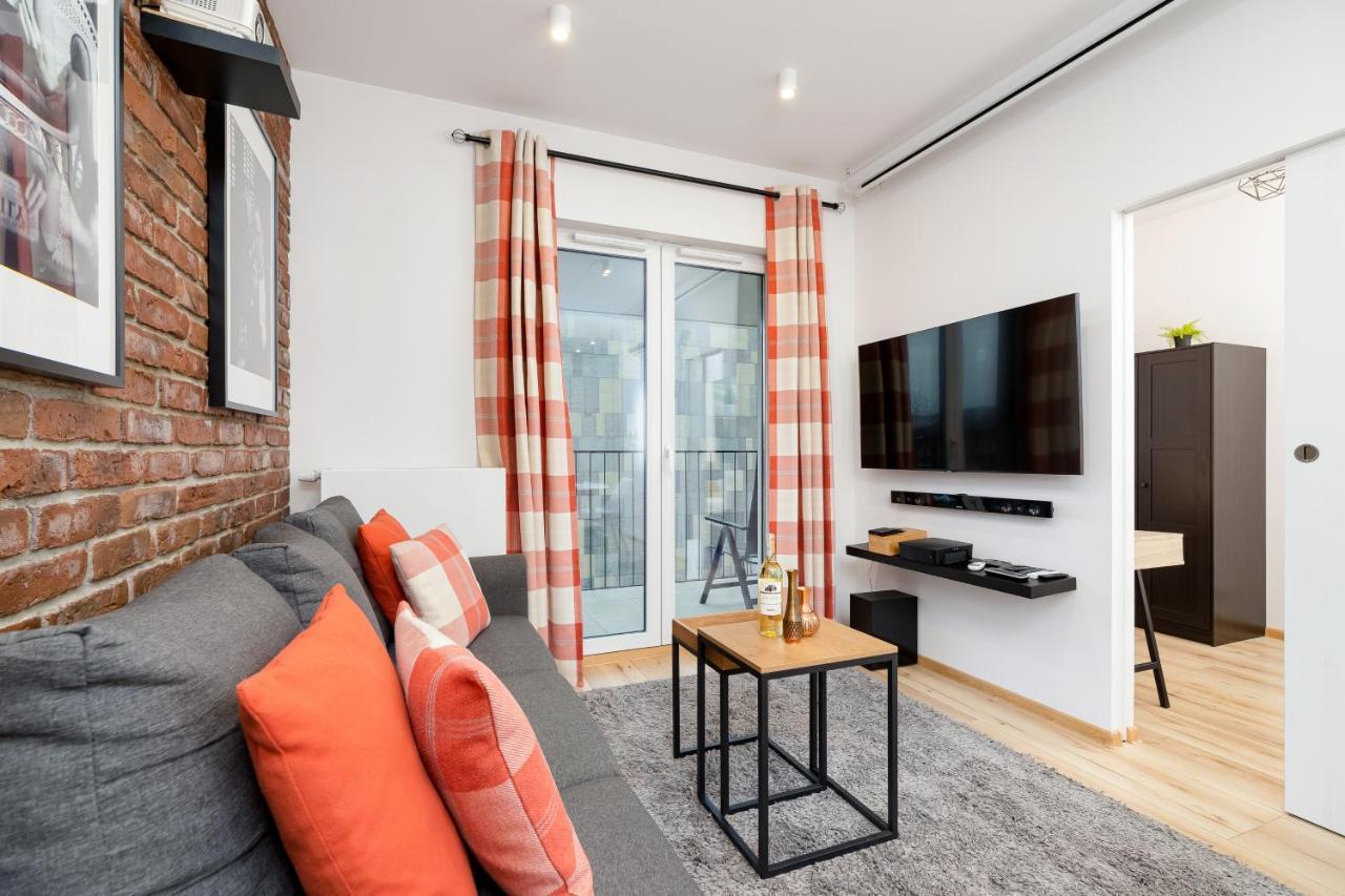 Movie Jacuzzi Apartment At The Main Station By Noclegi Renters Krakow Bagian luar foto