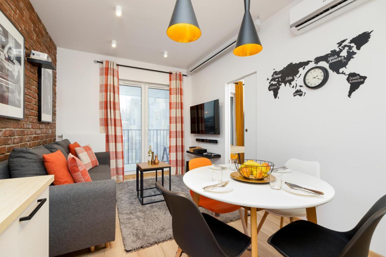 Movie Jacuzzi Apartment At The Main Station By Noclegi Renters Krakow Bagian luar foto