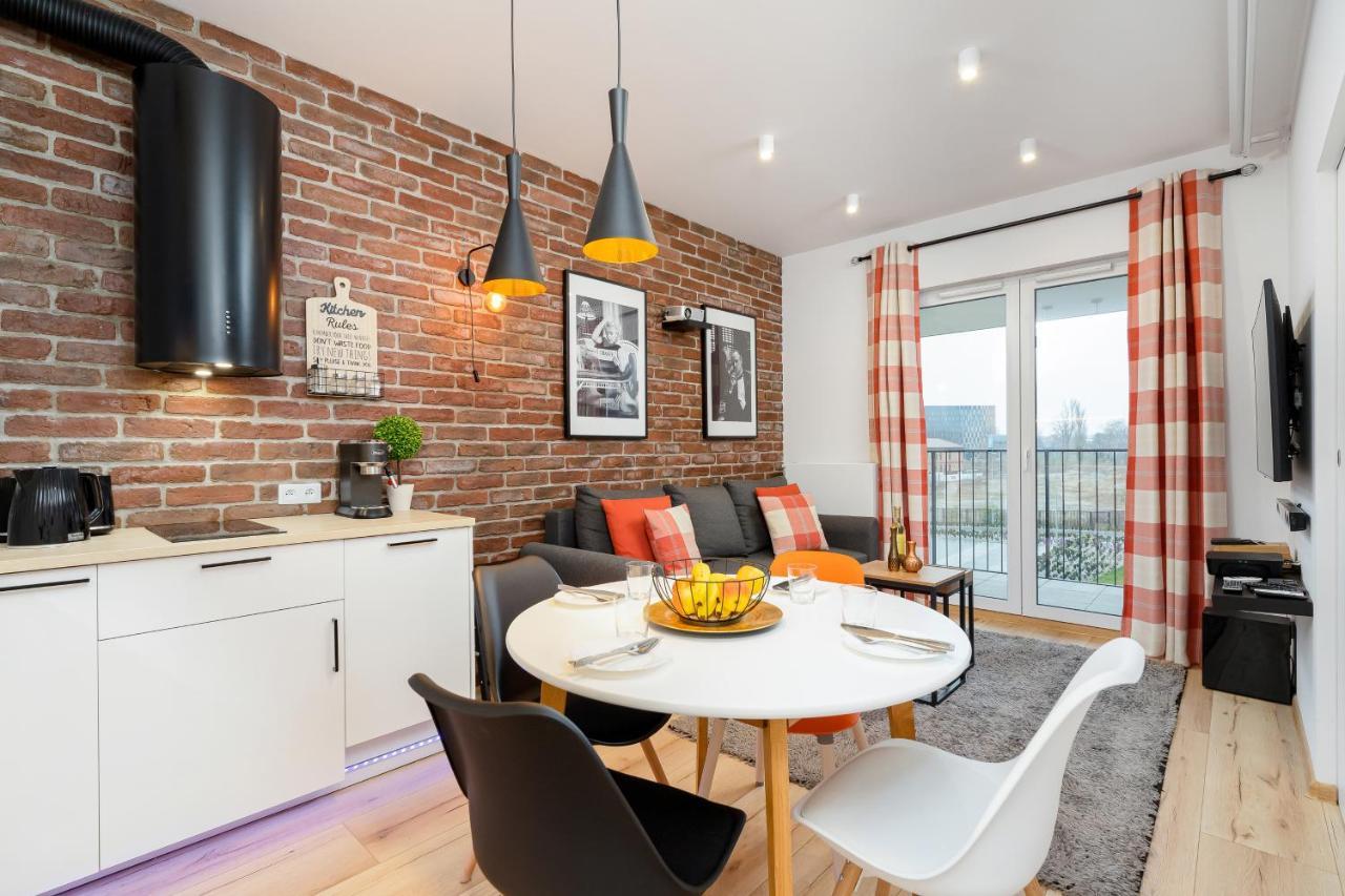 Movie Jacuzzi Apartment At The Main Station By Noclegi Renters Krakow Bagian luar foto