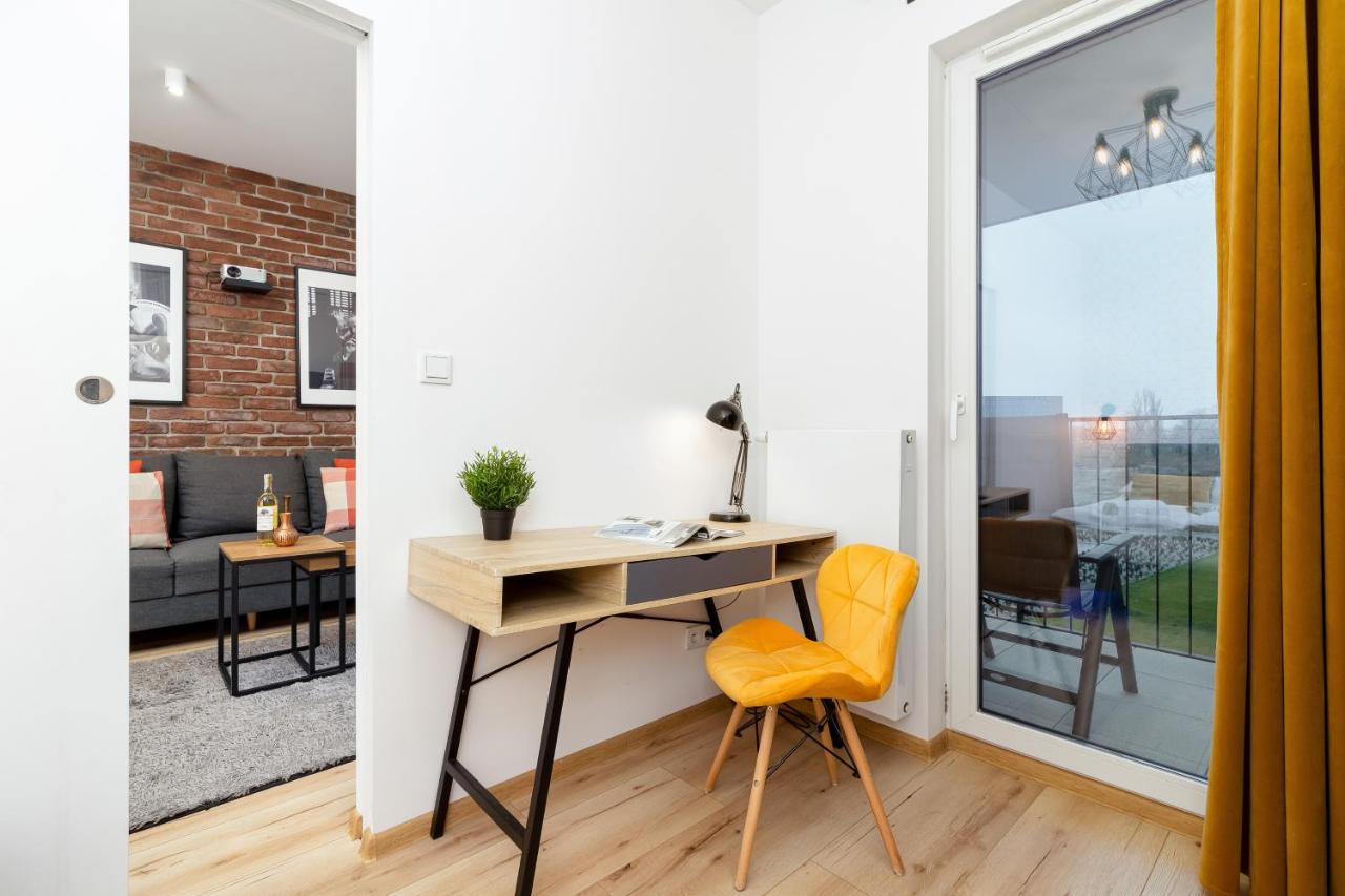 Movie Jacuzzi Apartment At The Main Station By Noclegi Renters Krakow Bagian luar foto