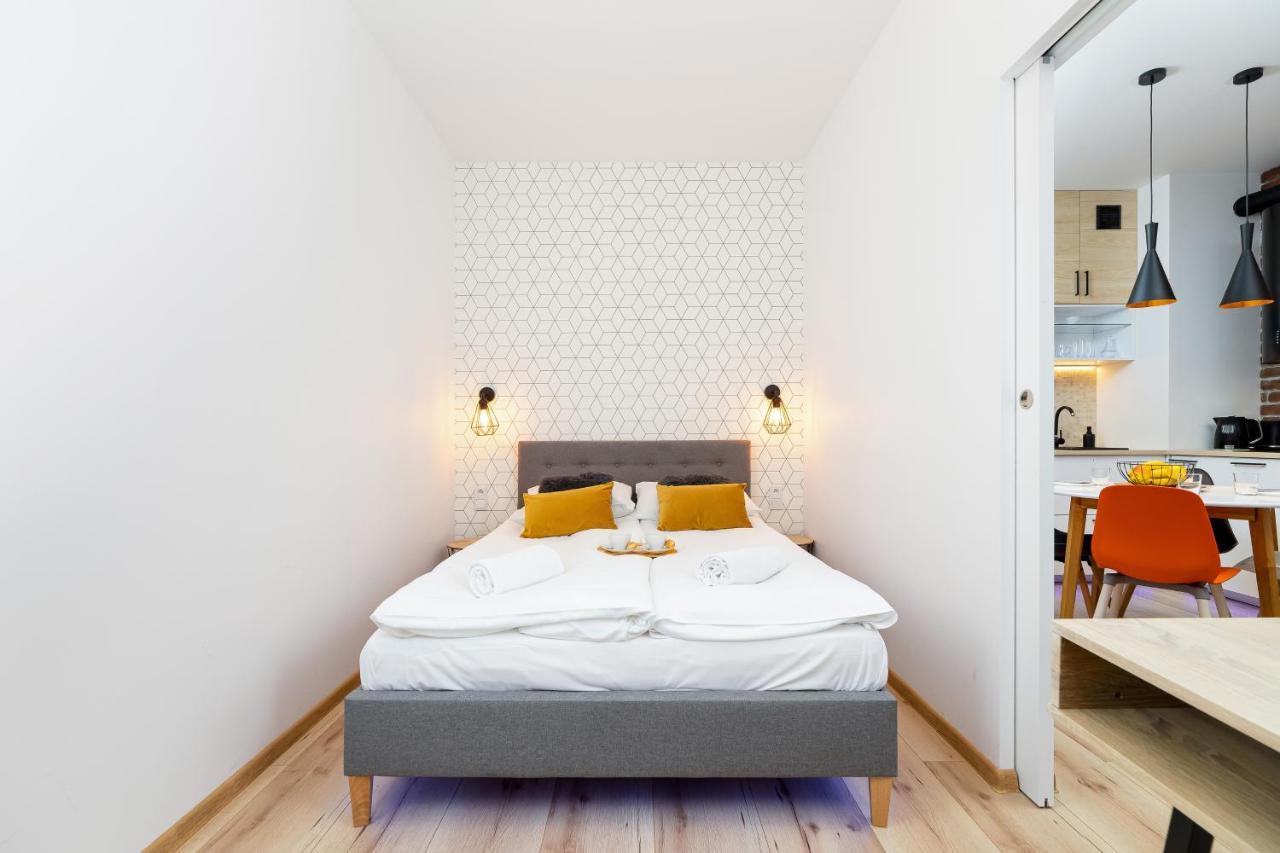 Movie Jacuzzi Apartment At The Main Station By Noclegi Renters Krakow Bagian luar foto