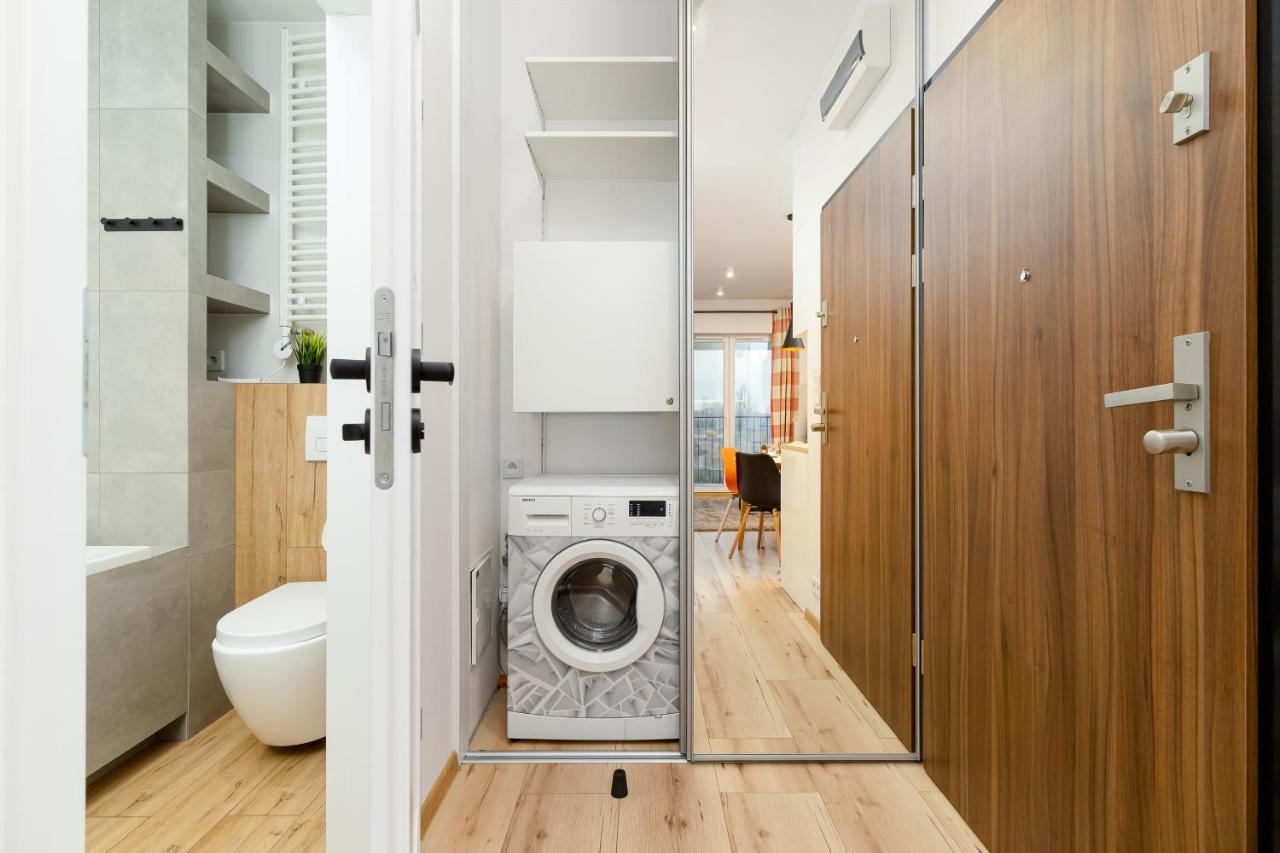 Movie Jacuzzi Apartment At The Main Station By Noclegi Renters Krakow Bagian luar foto